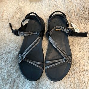 NIB Teva Sirra size 7